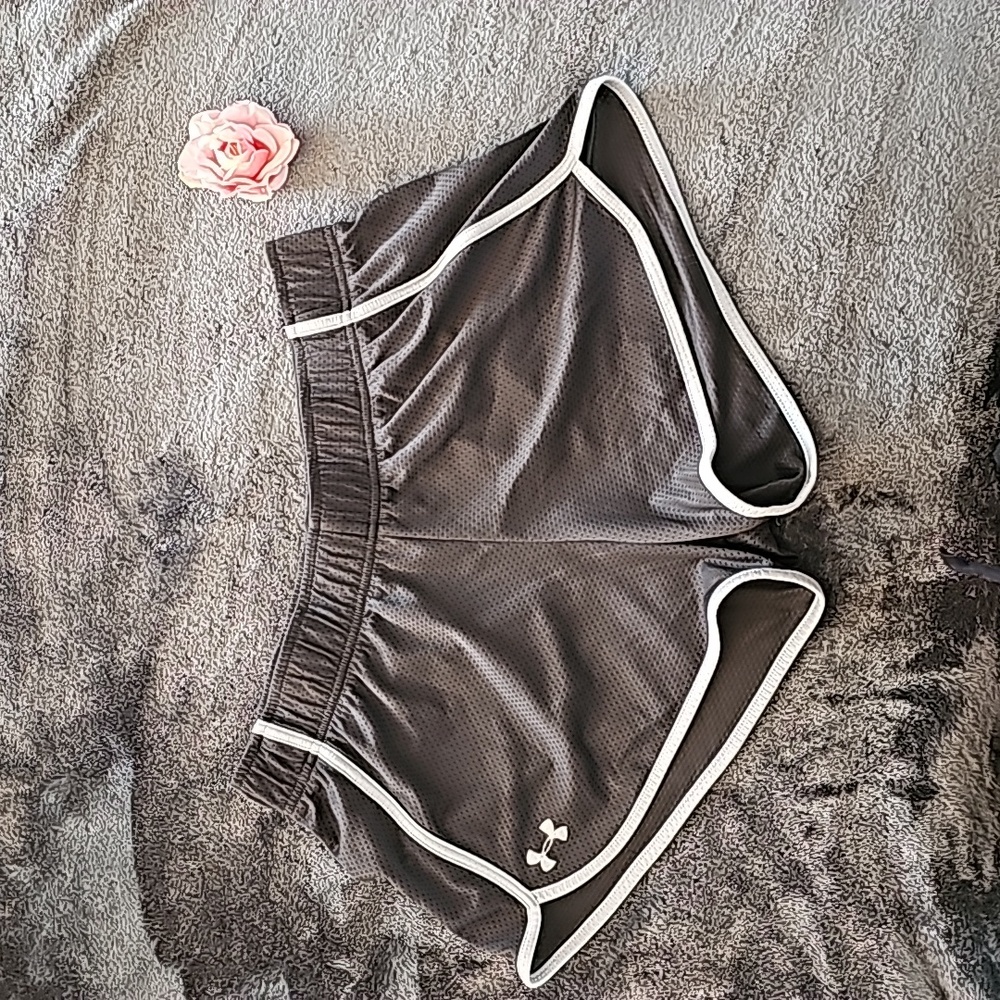 Medium Under Armour Grey Shorts